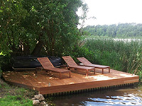 Holzterrasse am See